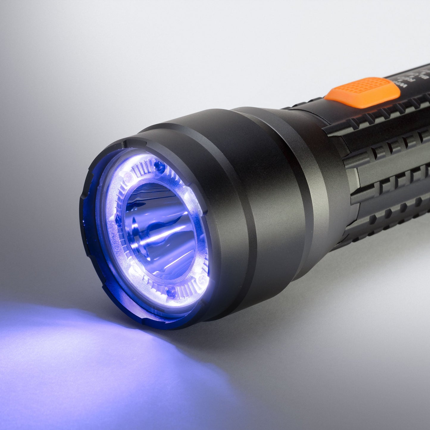 Bushnell TRKR 600L MC Flashlight